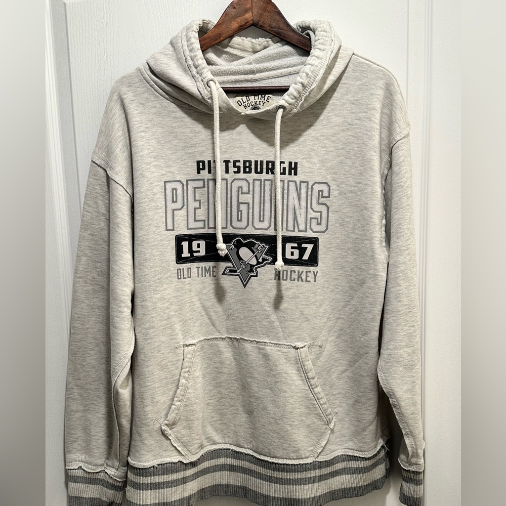Pittsburgh Penguins Men’s Old Time Hockey Hooded Sweatshirt / Hoodie - Size: LG